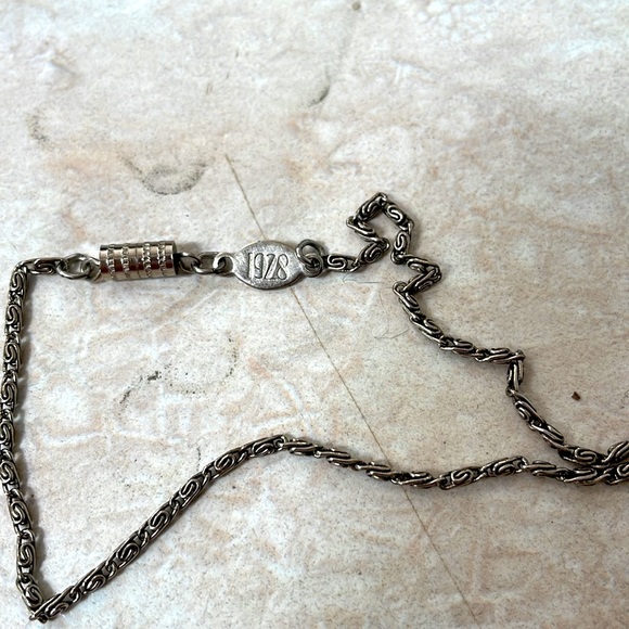 Vintage 1928 Roses Glass Intaglio Cameo Flower Floral Pendant Necklace - Picture 6 of 7